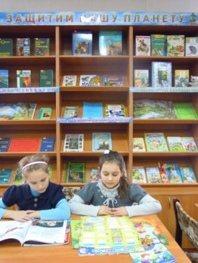 10:48 В рамках Года охраны окружающей среды в детской библиотеке города Шумерли функционирует развернутая книжно-иллюстративная экспозиция «Защитим нашу планету»